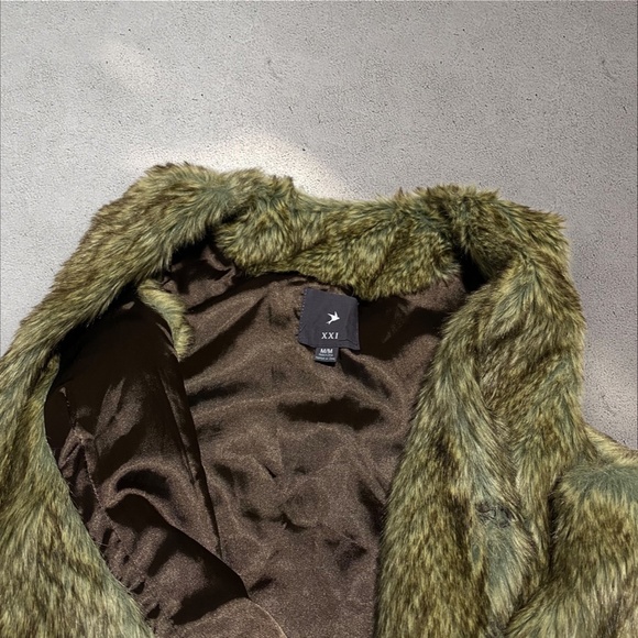 XXI Faux Fur Vest - Picture 5 of 6